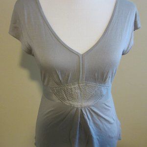 BANANA REPUBLIC LIGHT GREY TOP SLEEVELESS V-NECK WITH TIE IN BACK SIZE SP